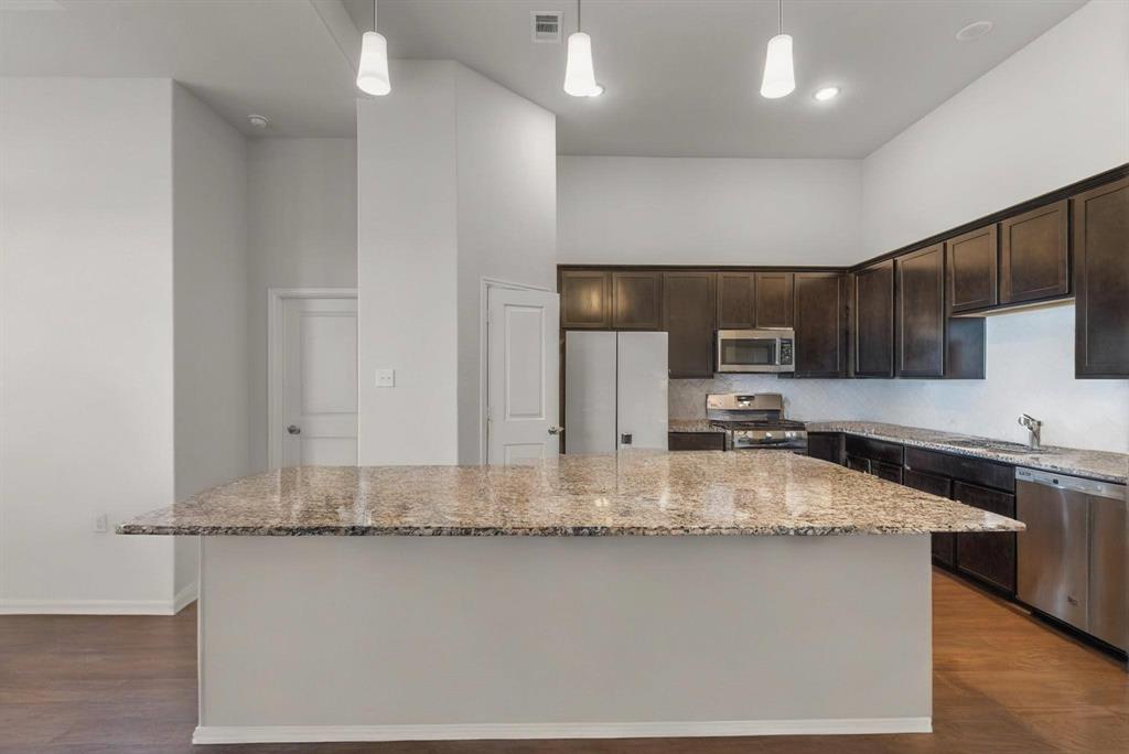 14018 Lago Creek Court, Rosharon, Texas image 9