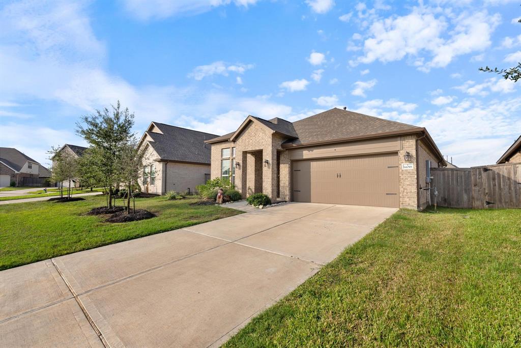 14018 Lago Creek Court, Rosharon, Texas image 3