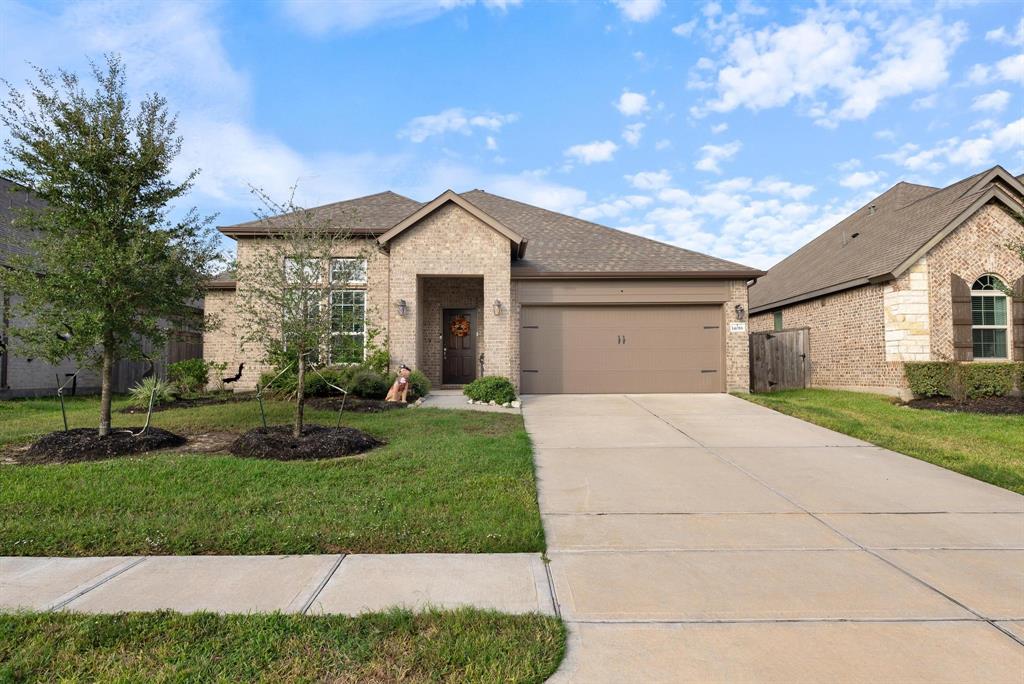 14018 Lago Creek Court, Rosharon, Texas image 2