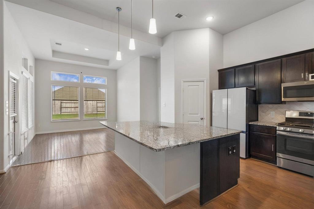 14018 Lago Creek Court, Rosharon, Texas image 8