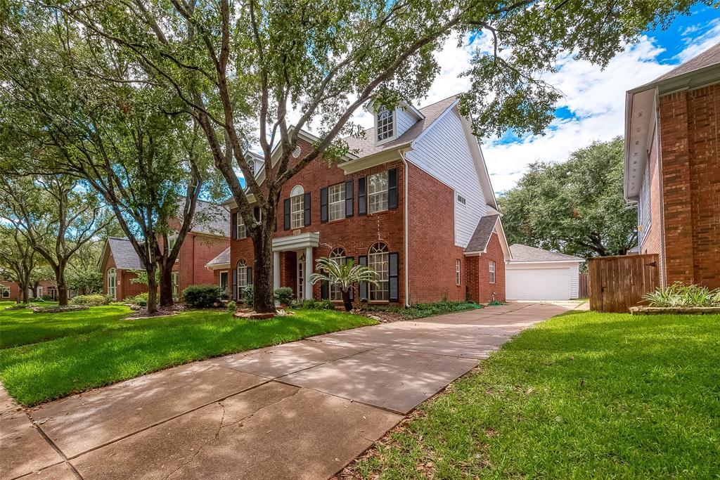 1507 Moon Shadow Court, Sugar Land, Texas image 2