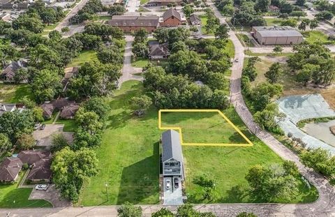215 E Heritage Drive Friendswood TX 77546