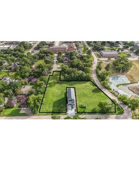 215 E Heritage Drive, Friendswood, Texas image 2