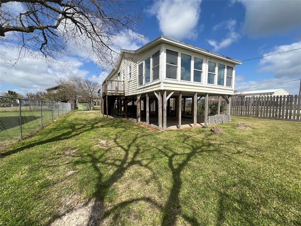 118 17th Street, Dickinson, Texas image 1