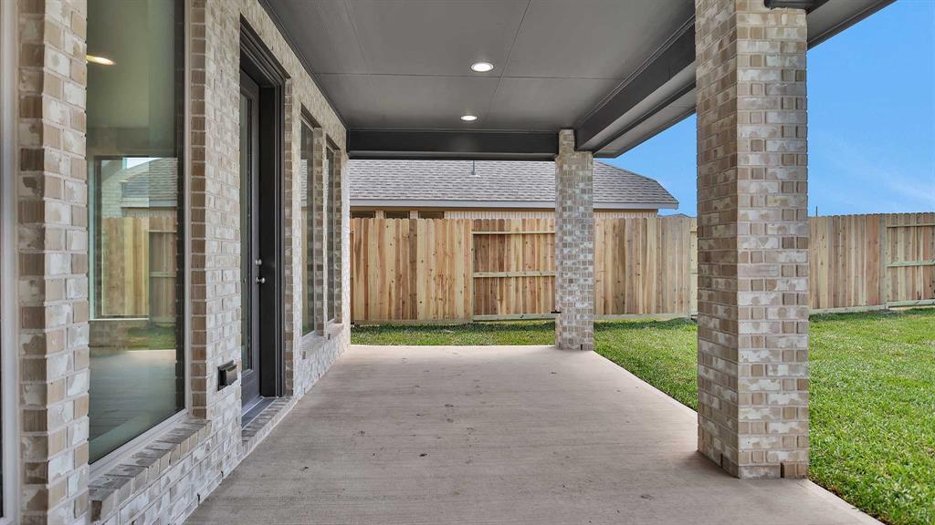 1419 Crest Dale Lane, Missouri City, Texas image 16