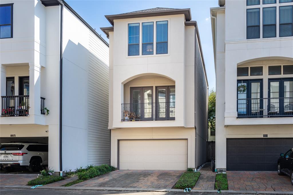 8817 Lakeshore Bend Drive, Houston, Texas image 2