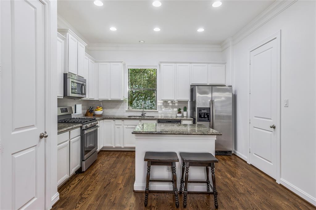 8817 Lakeshore Bend Drive, Houston, Texas image 9