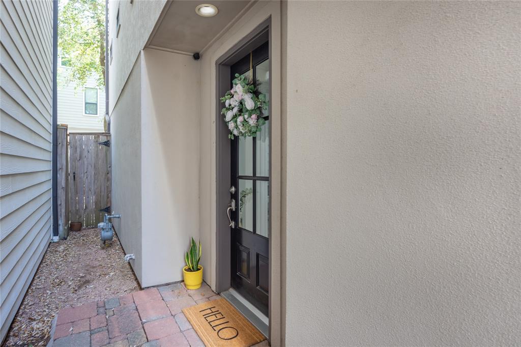 8817 Lakeshore Bend Drive, Houston, Texas image 4