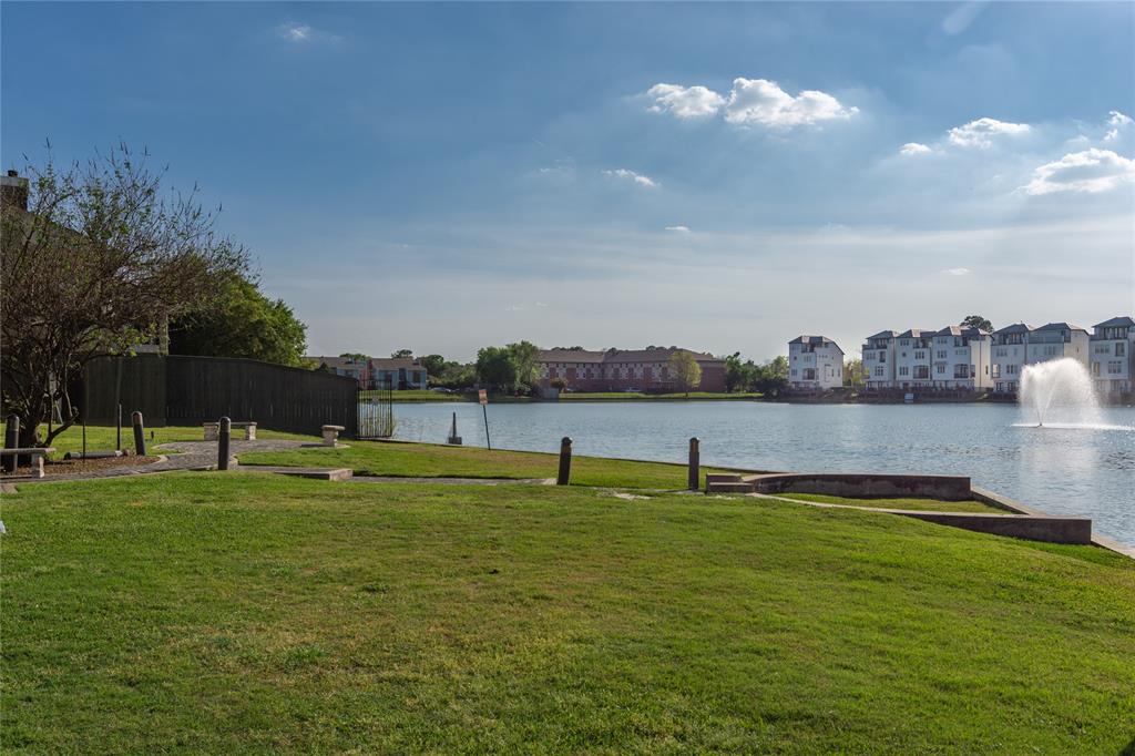 8817 Lakeshore Bend Drive, Houston, Texas image 36