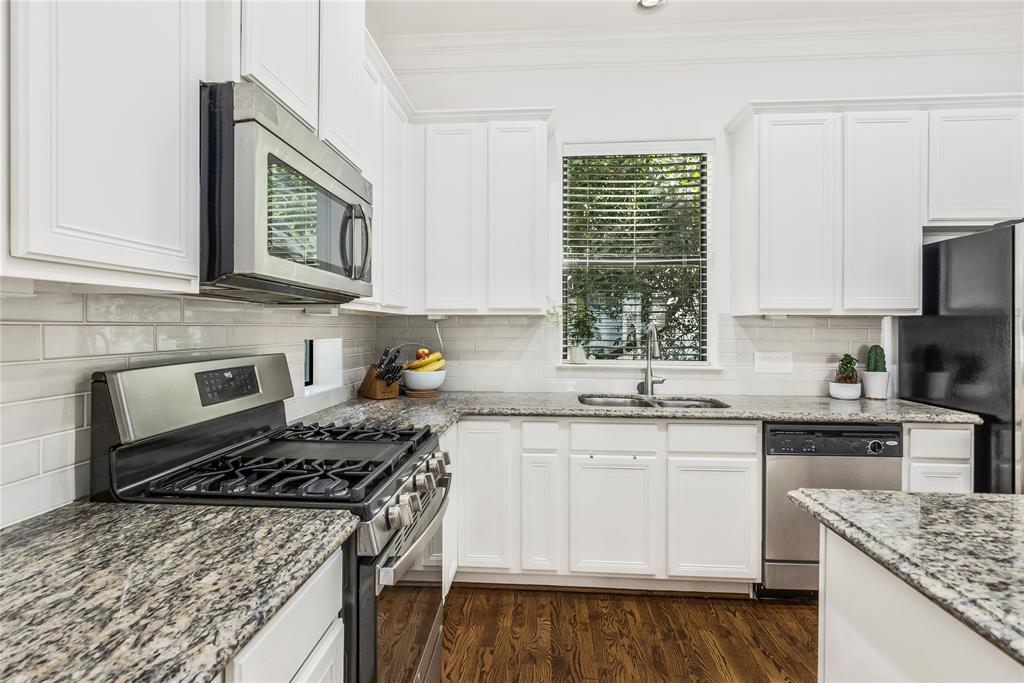 8817 Lakeshore Bend Drive, Houston, Texas image 11