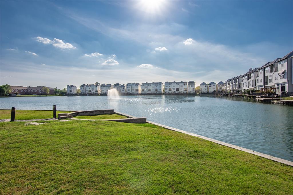 8817 Lakeshore Bend Drive, Houston, Texas image 35