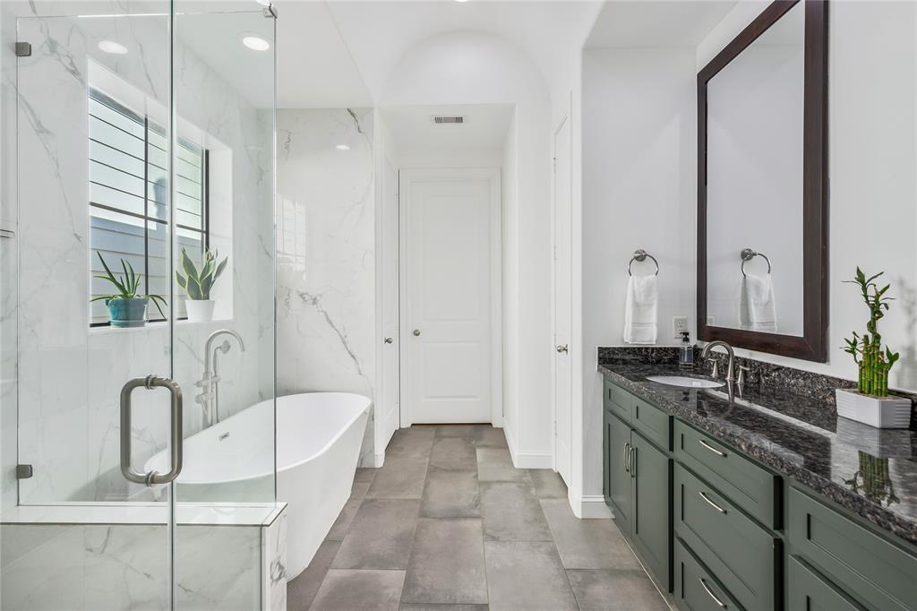 8817 Lakeshore Bend Drive, Houston, Texas image 24