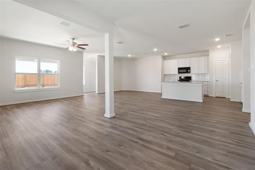 11729 Airspeed Drive, Conroe, Texas image 14