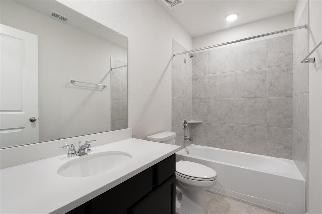 11729 Airspeed Drive, Conroe, Texas image 10