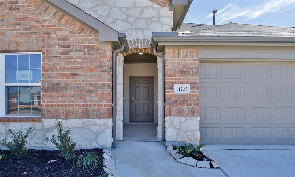 11729 Airspeed Drive, Conroe, Texas image 3