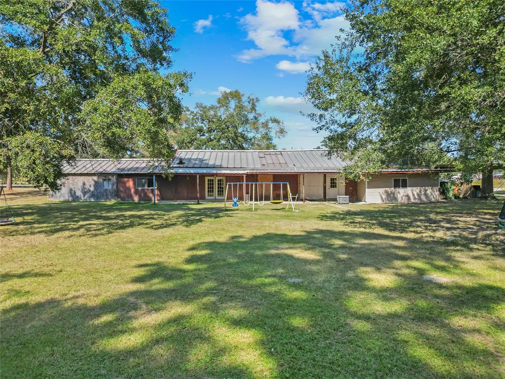 33 W Walnut Lake Drive, Huntsville, Texas image 11