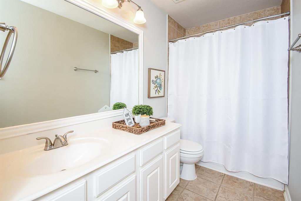 1638 Brookstone Lane, Sugar Land, Texas image 32