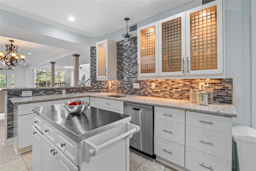 9376 Briar Forest Drive, Houston, Texas image 3