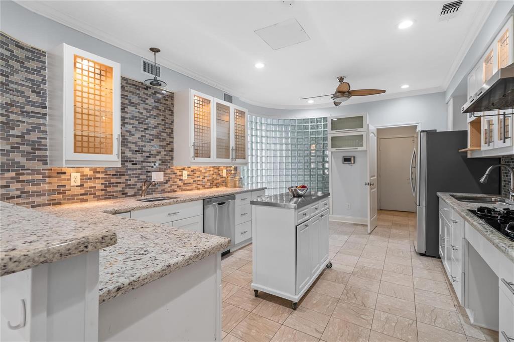 9376 Briar Forest Drive, Houston, Texas image 14