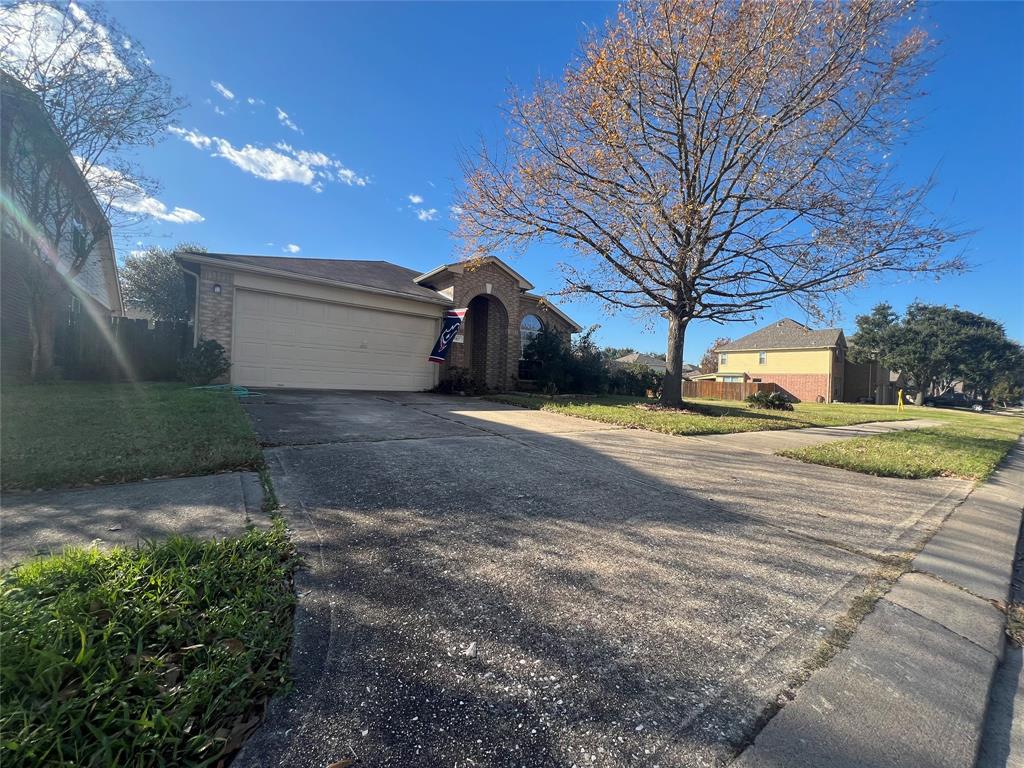 5827 Hatfield Glen Drive, Katy, Texas image 1