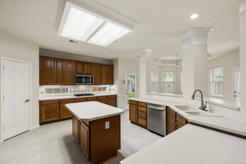 3407 Marywood Drive, Spring, Texas image 16