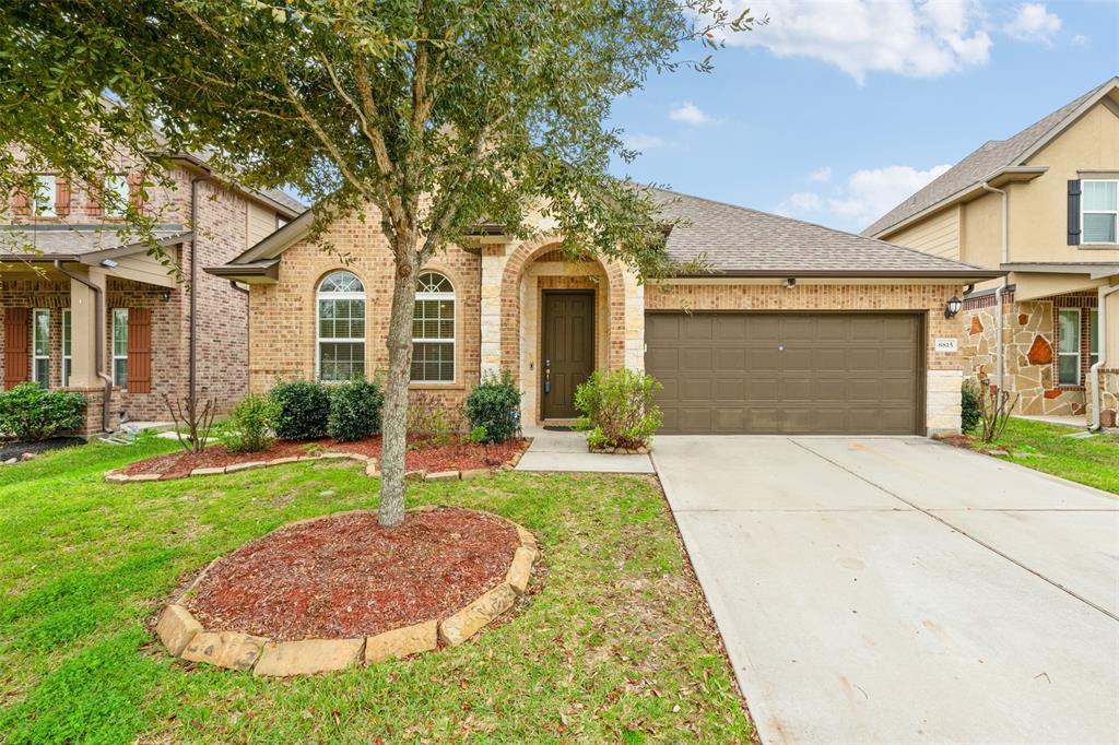 8815 Chapada Highlands Drive, Cypress, Texas image 2