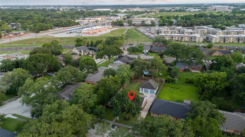 5007 Redstart Street, Houston, Texas image 6