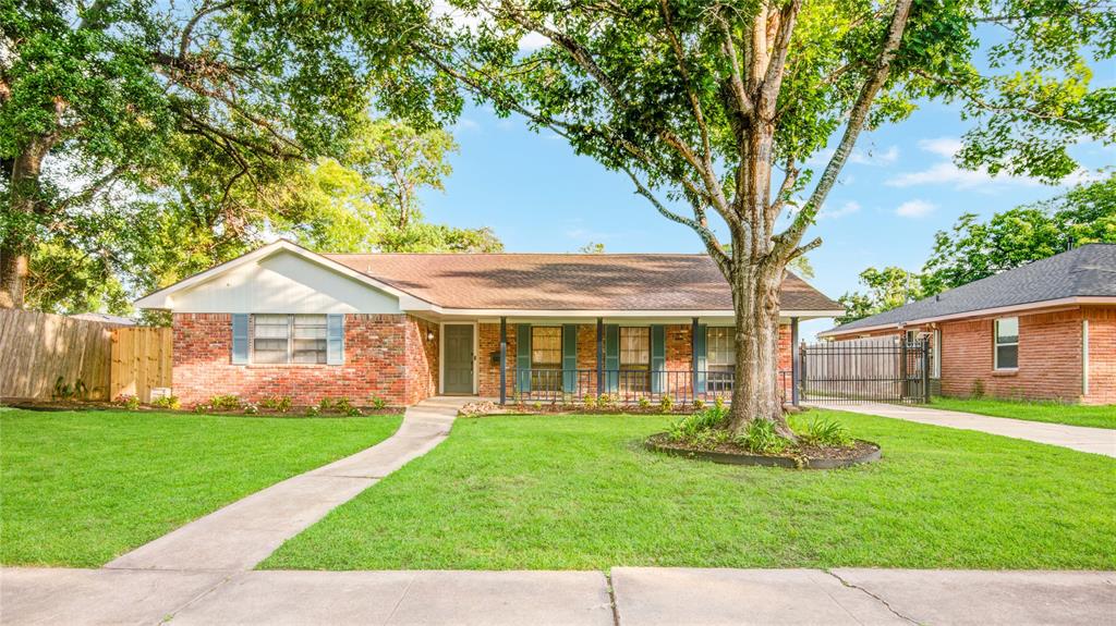 5007 Redstart Street, Houston, Texas image 2