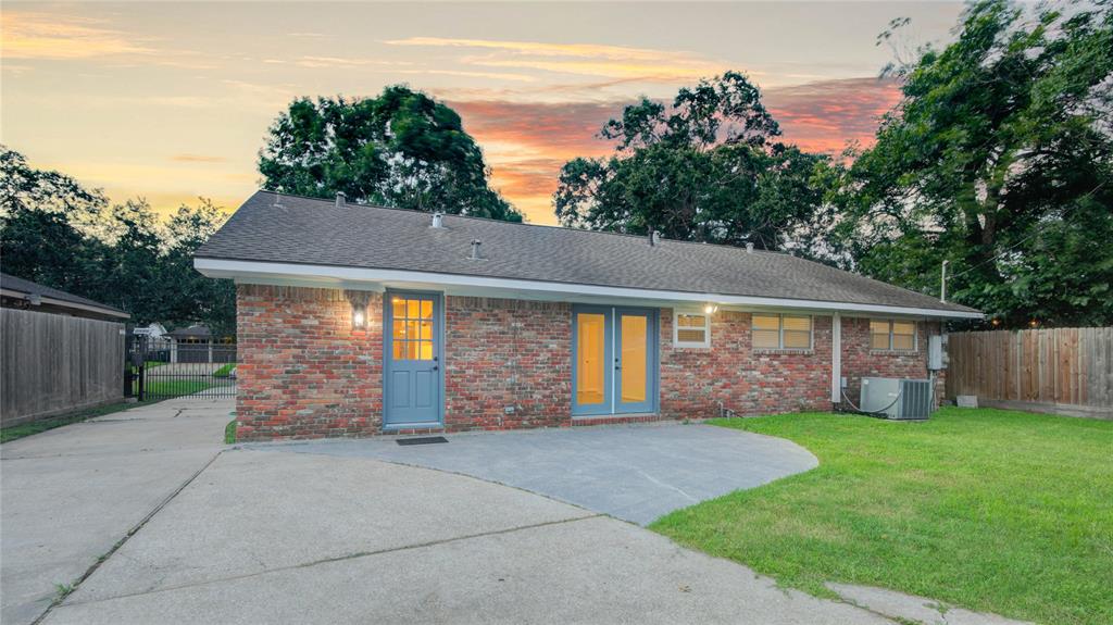 5007 Redstart Street, Houston, Texas image 45