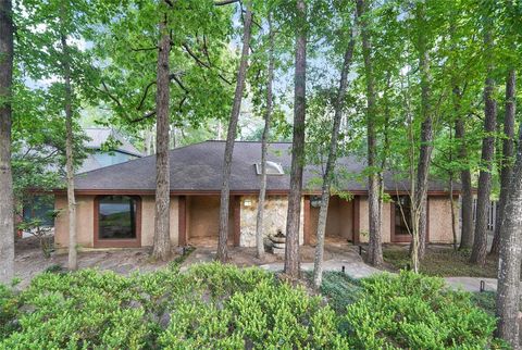 Single Family Residence in The Woodlands TX 2 Tangle Brush Drive.jpg