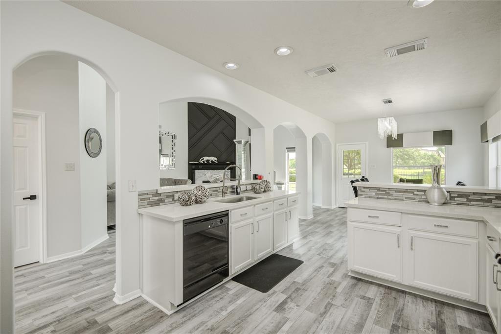 2916 Eagle Lake Drive, Pearland, Texas image 18