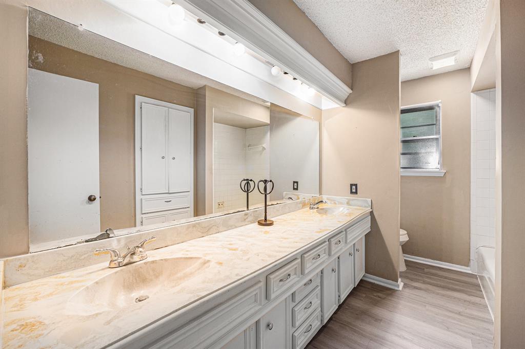 3823 Fernglade Drive, Houston, Texas image 22