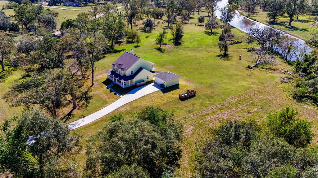 1108 Saddlehorn Bend, Angleton, Texas image 4