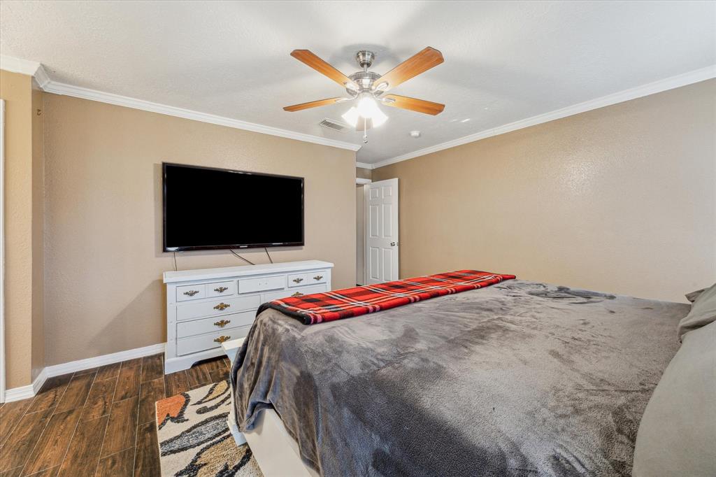 2506 Forge Stone Drive, Friendswood, Texas image 11