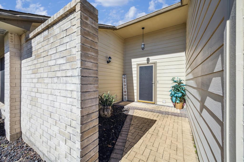2506 Forge Stone Drive, Friendswood, Texas image 3