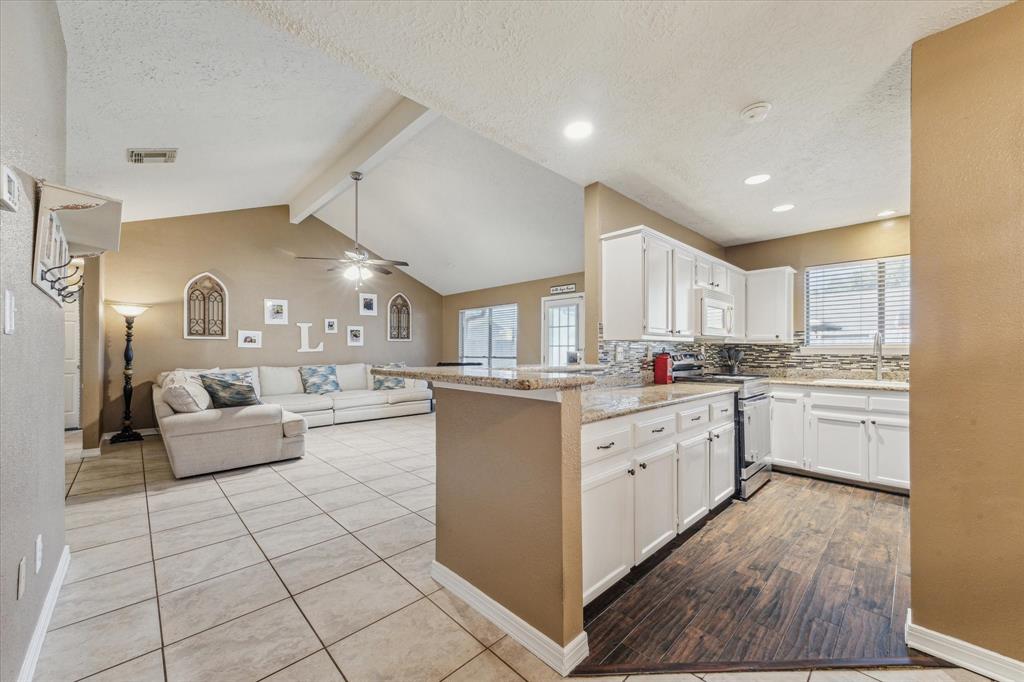 2506 Forge Stone Drive, Friendswood, Texas image 7