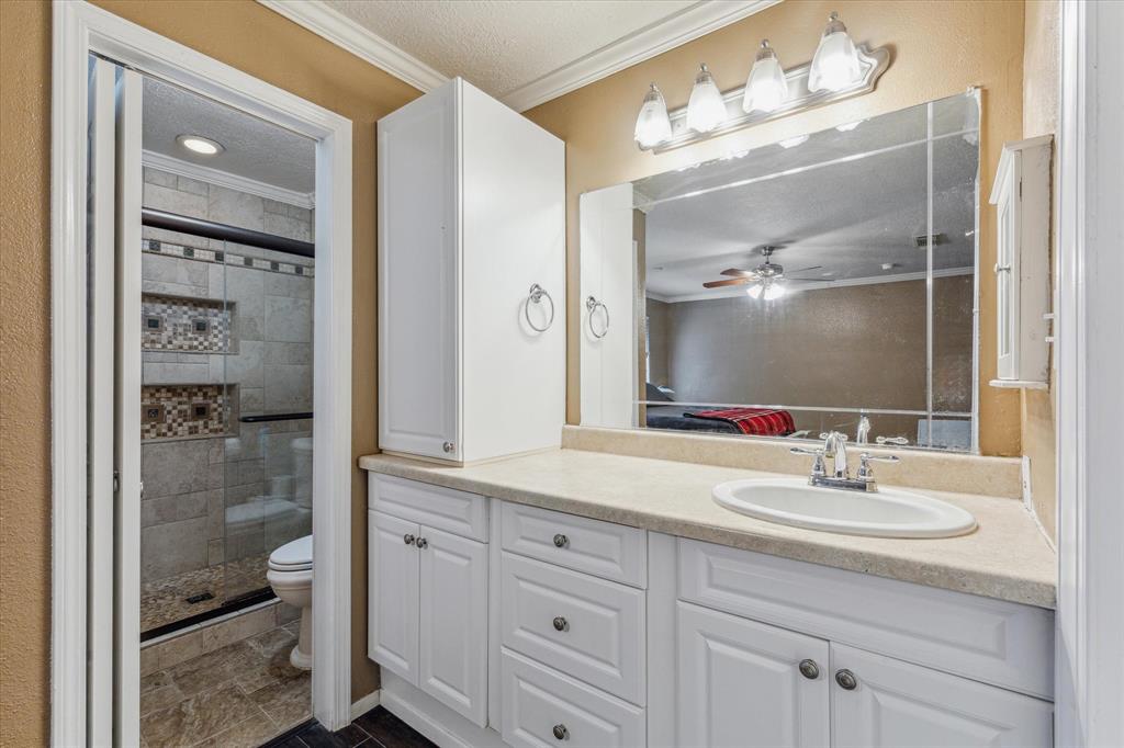 2506 Forge Stone Drive, Friendswood, Texas image 12
