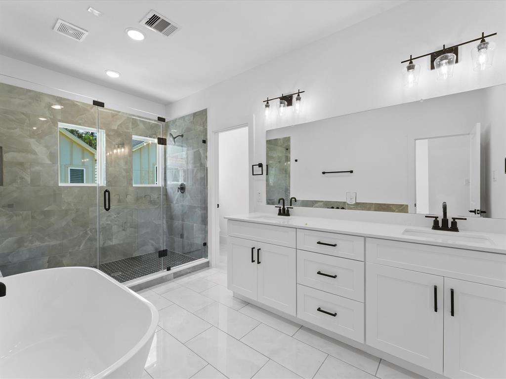 867 Mansfield Street St #E, Houston, Texas image 2