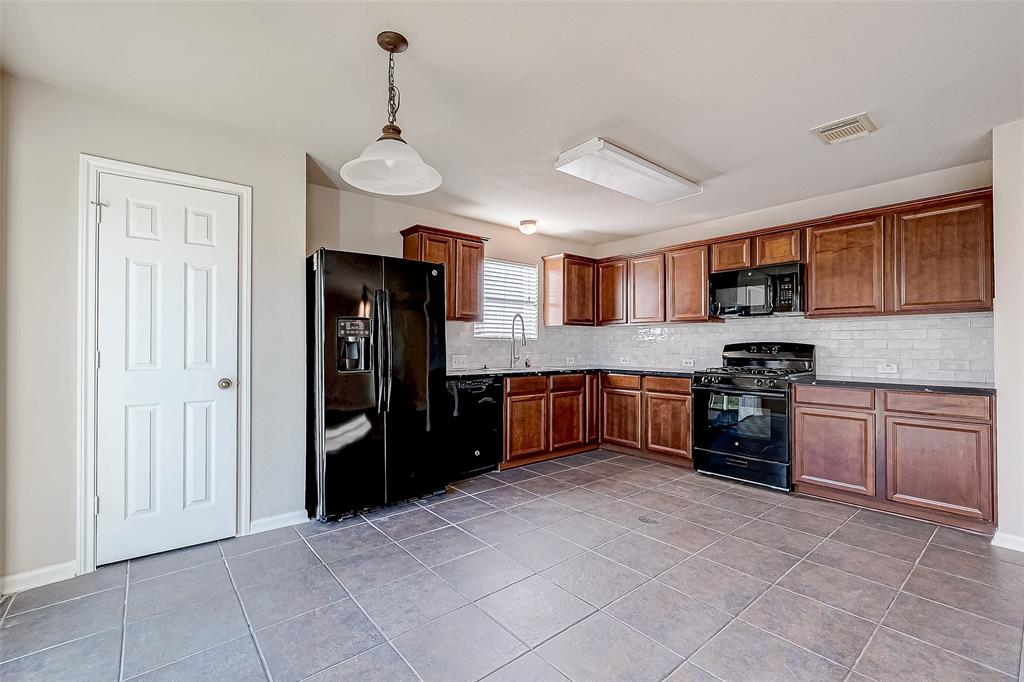 11408 Morning Brook Drive, Pearland, Texas image 15