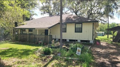 Single Family Residence in Sweeny TX 1621 County Road 939.jpg