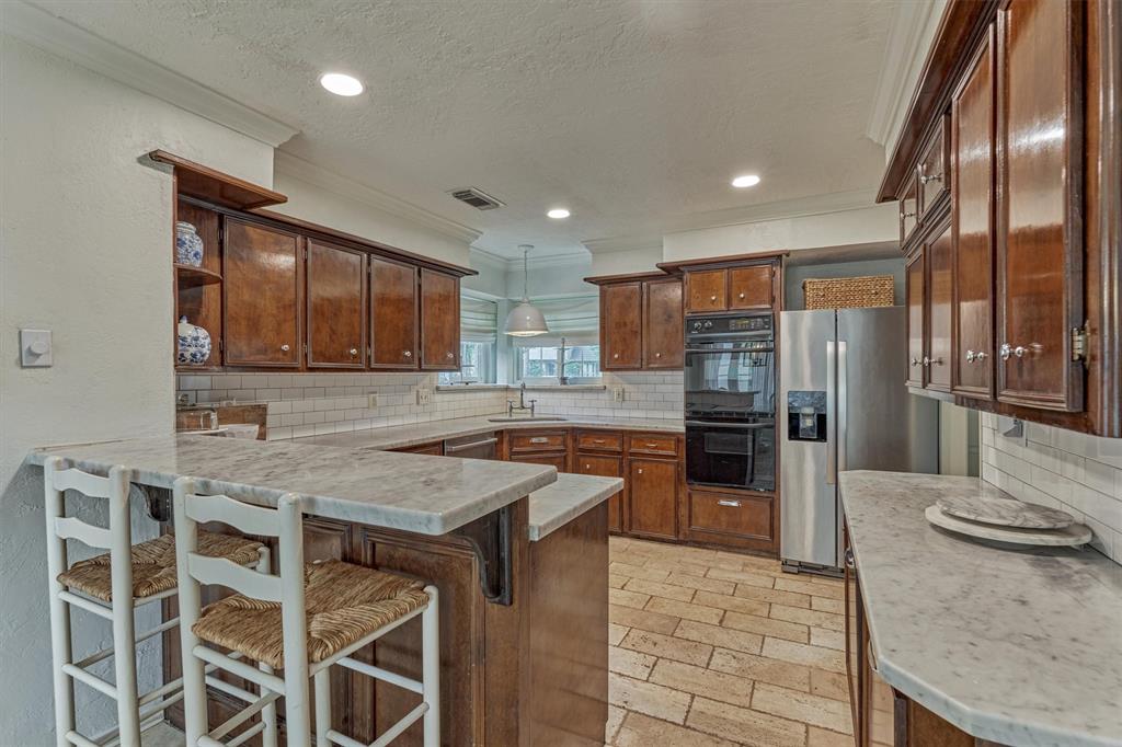 6215 Glenhill Drive, Spring, Texas image 8