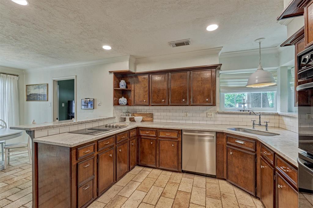 6215 Glenhill Drive, Spring, Texas image 6