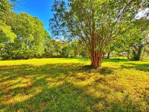 Photo of 1001 Old San Antonio Rd Rd, Crockett, TX 75835 (MLS # 90080284) Photo of 1001 Old San Antonio Rd Rd, Crockett, TX 75835 (MLS # 90080284)