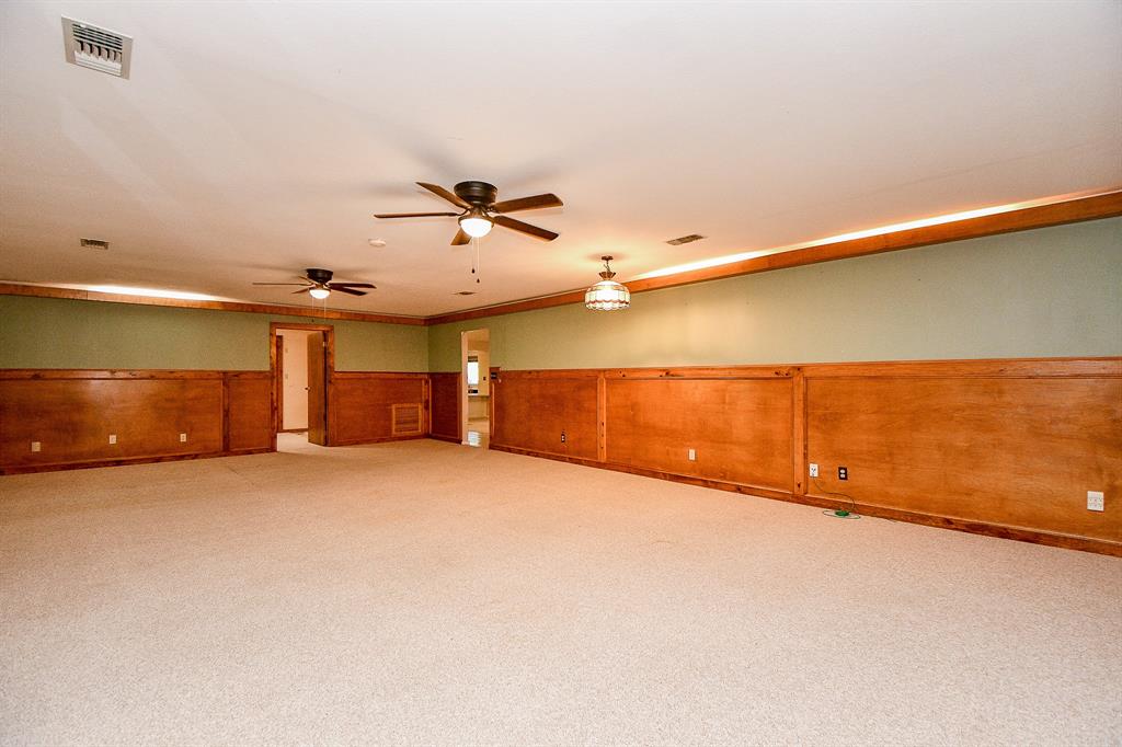 406 Hidden Creek Circle, Sealy, Texas image 15