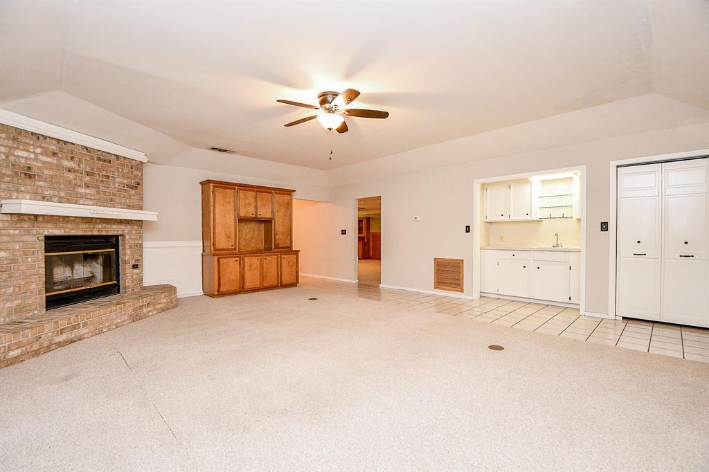 406 Hidden Creek Circle, Sealy, Texas image 6
