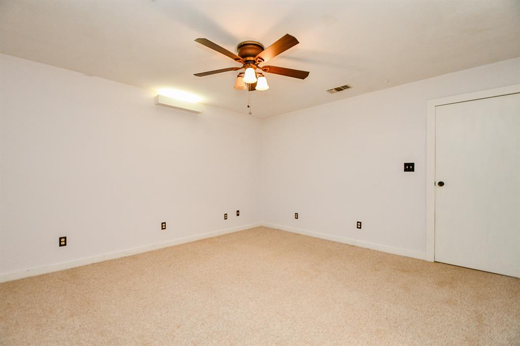 406 Hidden Creek Circle, Sealy, Texas image 25