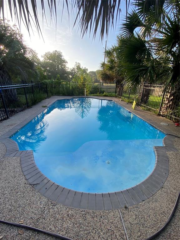 406 Hidden Creek Circle, Sealy, Texas image 47
