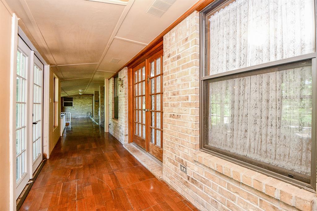 406 Hidden Creek Circle, Sealy, Texas image 16