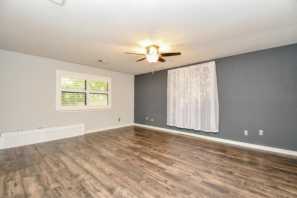 406 Hidden Creek Circle, Sealy, Texas image 18