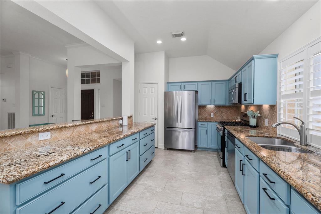 2719 Holly Walk Lane, Spring, Texas image 13